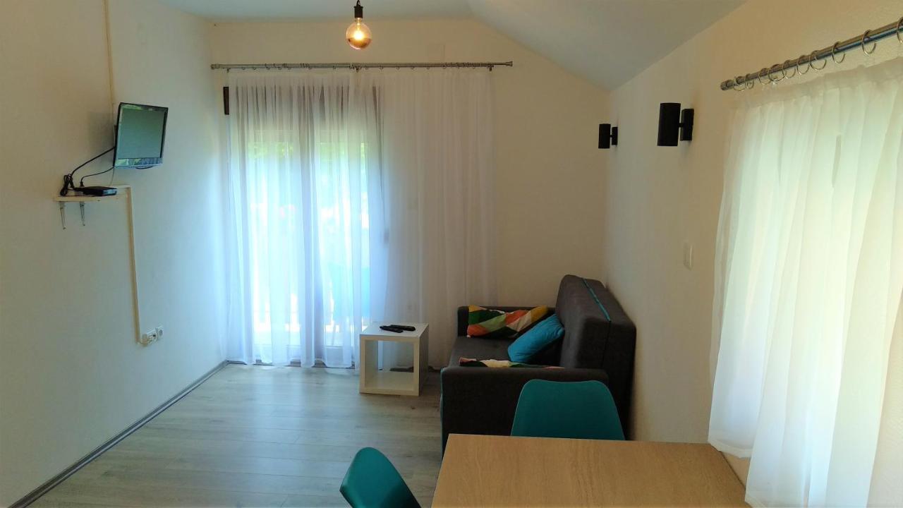 Galesic Apartments & Rooms Korenica Extérieur photo